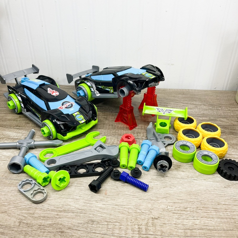 Hot Wheels Ready to Race Custom Car Builder Set 2 Vehicles Tools & Accessories